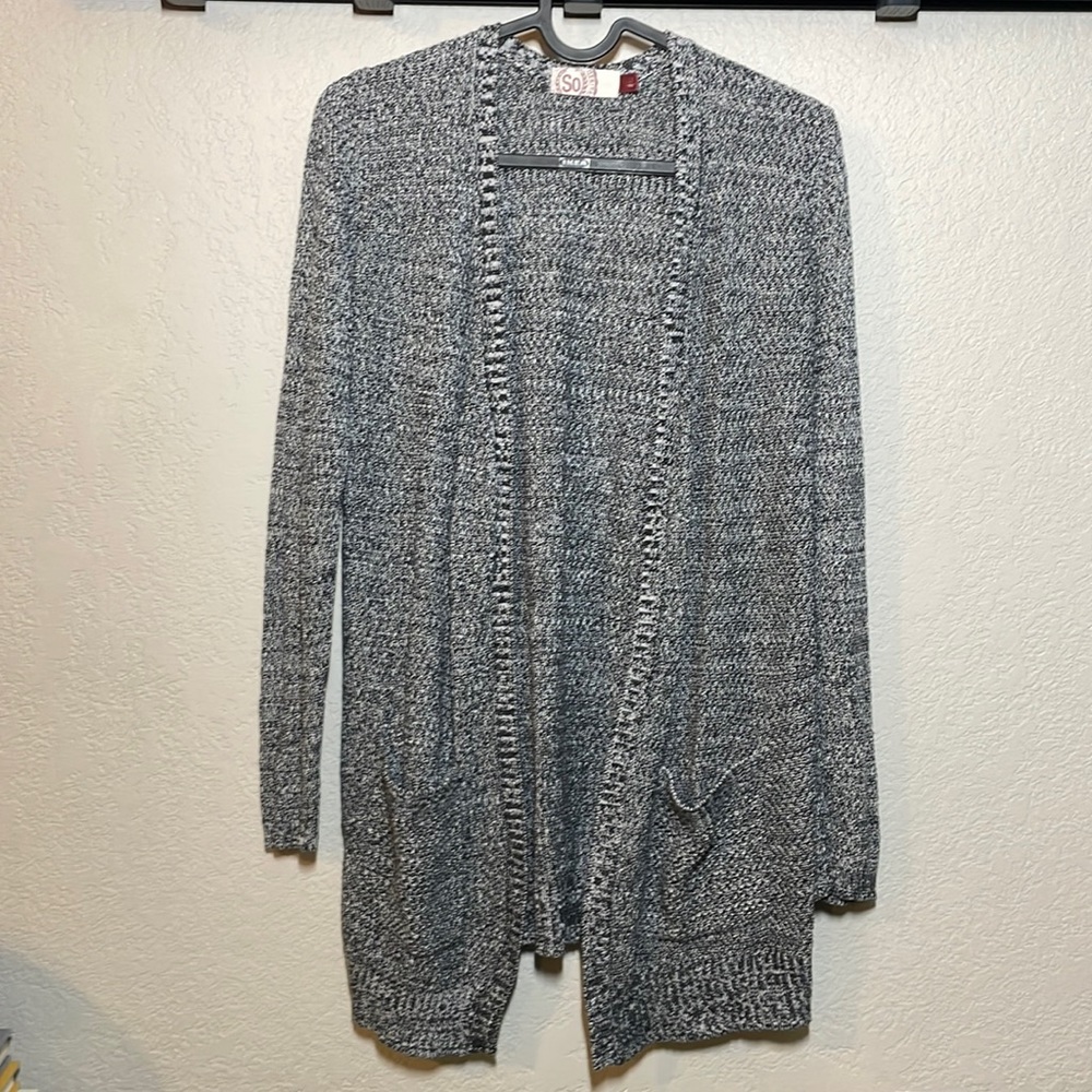 Lightweight Knit Cardigan with Pockets